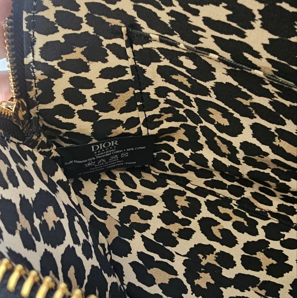 Christian Dior Leopard Print Crossbody Bag or Makeup bag w/ adjustable strap - Picture 6 of 7